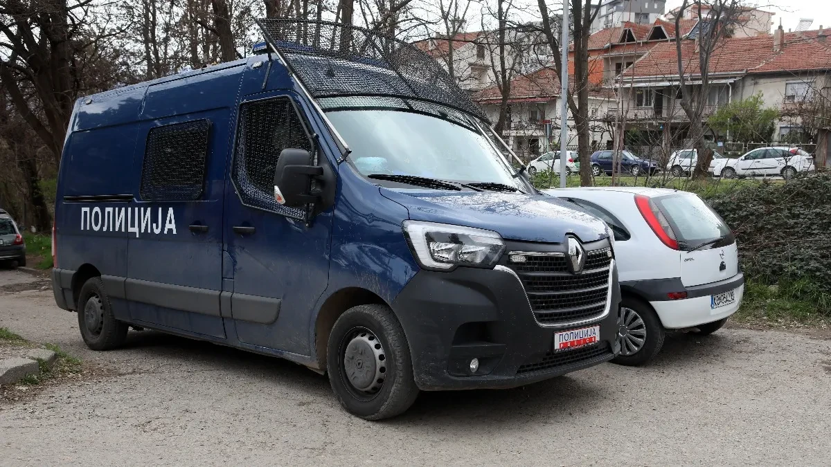 Dve devojke iskočile iz taksija da bi se spasile: Drama u Tetovu, vozač odbio da stane