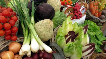 Za menje od jednog evra puna kesa - cene na komšijskim pijacama iznenadile region 