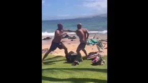 Opozicionar se posvađao s ljudima na plaži, pretio je nožem! Izbila je tuča, prolaznik ga nokautirao (VIDEO)