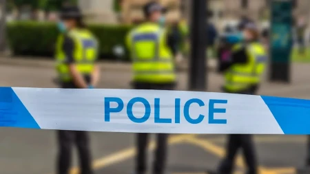 Makazama mahnito izbola ljude kod pozorišta! Britanska javnost je u šoku, evo šta pričaju svedoci