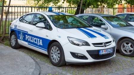 Srbin divljao automobilom po Crnoj Gori: Zaustavljen i odmah priveden, evo koliko je km/h jurcao
