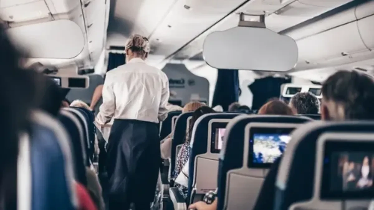 Ovaj trik potpuno menja putovanje avionom: Treba vam samo jedan šal