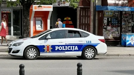 Držao kalašnjikov i pun šaržer u stanu: Uhapšen muškarac (31) nakon pretresa 