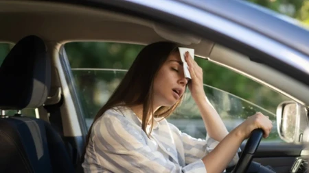 Ne ulazite odmah u auto na suncu: Jedna greška sa klimom može ozbiljno da vam naškodi!