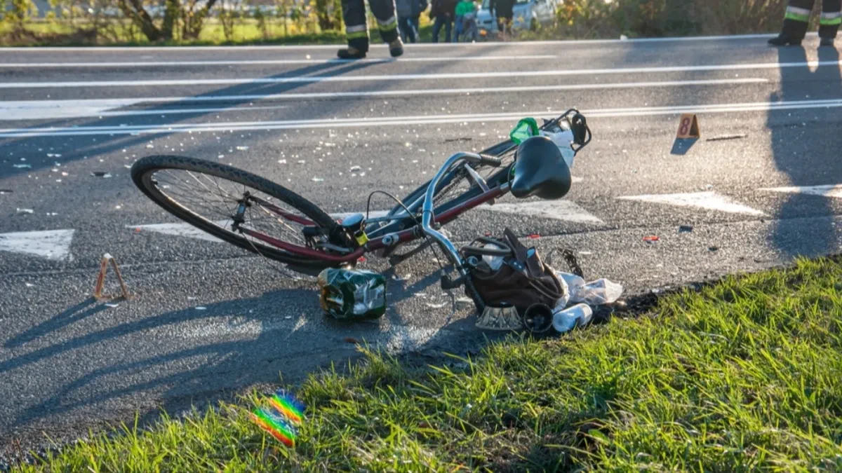 Teška nesreća na putu kod Rume: Biciklista poginuo kada ga je udario automobil