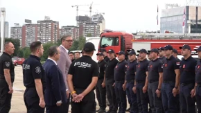 "Bez straha ste spasavali živote naših prijatelja" Vučić dočakao heroje! Srpski vatrogasci i spasioci danima gasili požare u Španiji (VIDEO)