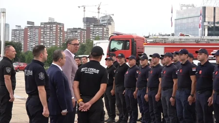 "Bez straha ste spasavali živote naših prijatelja" Vučić dočakao heroje! Srpski vatrogasci i spasioci danima gasili požare u Španiji (VIDEO)