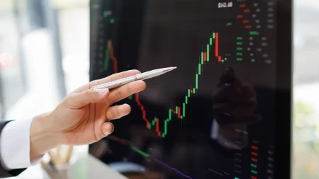 Volstrit blago raste - investitori prate pregovore oko Ormuškog moreuza i rezultate kompanija