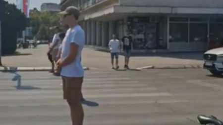 Blokaderi ponovo maltretiraju narod! Njih desetak blokirali raskrsnicu u Novom Sadu (VIDEO)