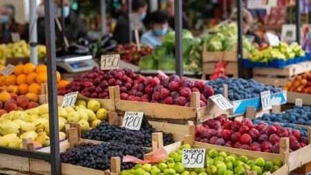 Prevara na pijaci šokirala sve: Kupovali jaja kod bake, pa saznali odakle stvarno dolaze