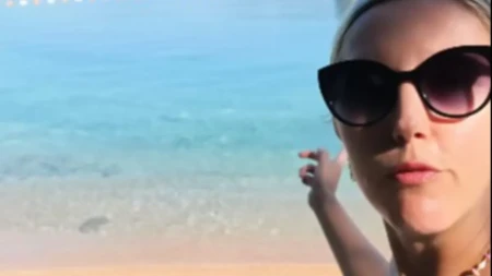 "200 evra za dve ležaljke, a plaža prazna" Skuplje nego na Sejšelima, Holanđanki presela Crna Gora (VIDEO)