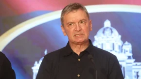 Ćuta se potpuno pogubio! U tri dana davao različite izjave - ne zna koga podržava, a na koga se ljuti!