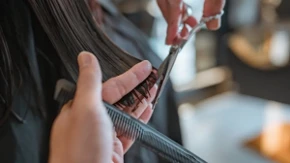 Noćna mora u frizerskom salonu: Tražila skraćivanje krajeva, a dobila ovo - sada tuži frizera i traži 70 hiljada dinara