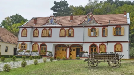 "Bože, podari nam dete": Vernici svedoče o molitvama pred Trojeručicom - Roditelji se vraćali u ovaj manastir sa bebom u naručju