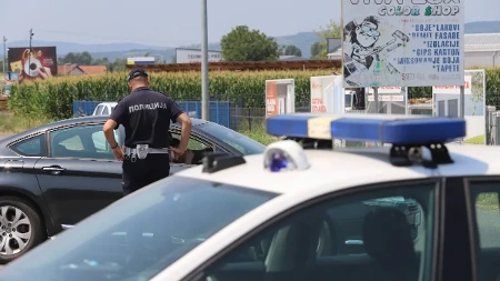 Amerikanac jurio suprugu po ulici u Ralji: Tukao je štapom, prolaznici je spasli