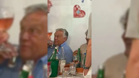 Hit snimak Orbana u Guči: Nazdravio srpskom šljivovicom uz trubu ovog čuvenog muzičara (VIDEO)