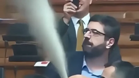 "To nije fer, gospodine Lazoviću" Blokaderi eksperti u rukovanju protivpožarnim aparatom, ali samo u institucijama i protiv ljudi (VIDEO)