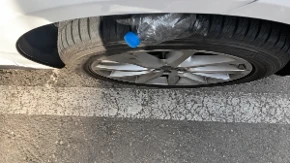 Ako vidite plastičnu flašu zaglavljenu kod točka, ne izlazite odmah: Evo šta može da se desi kada krenete