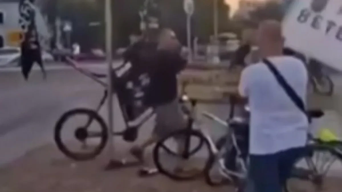 Blokaderi potpuno poludeli! Jedan napao nasred ulice, a onda je neko uzviknuo - "pa, to su vaši!"