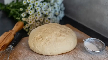 Jedna kap ovoga u testu pravi čudo! Ovako vam se domaće kore za pitu neće cepati, naše bake su imale savršen trik