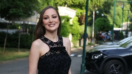 Bolje da sednete, pa da pročitate! Prijovićka je papreno platila ovu haljinu, mnogi misle da toliko ne vredi (FOTO)
