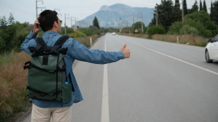 Putovanje za pamćenje: Siniša stopirao do Ade Bojane, stale mu dve Albanke u starom Golfu i rekle nešto što nikada neće zaboraviti 