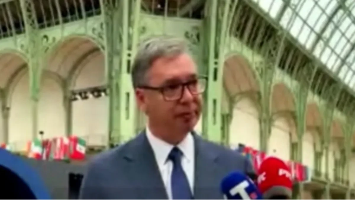 "Mogli bismo da imamo male satelite!" Vučić se obratio iz Pariza, počeo važan sastanak!