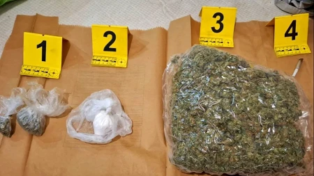 Diler krenuo autom na policajce: U kući i na placu pronađeni kanabis, vagica i oprema za uzgoj