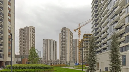 Čak 150 majki danas dobija pomoć za prvu nekretninu - država izdvojila dodatnih 200 miliona dinara