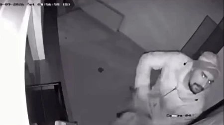Opljačkao menjačnicu i ukrao sef sa 15.000 evra: Kamere sve snimile (VIDEO)