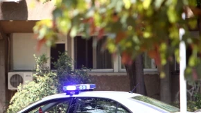 Deca vrištala, majku vukli po zemlji: Maskirani pljačkaši, bez milosti napali i opljačkali ženu u Orahovcu