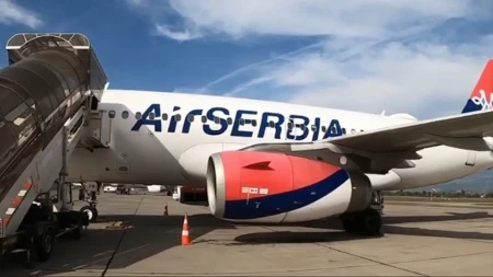 Blokader napravio haos na letu Er Srbije, spomenuo bombu, avion evakuisan: "Za koga ćete glasati?"