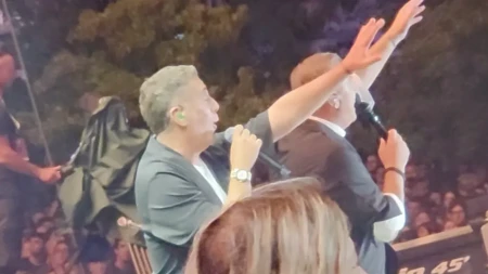 Željko Joksimović pred više od 200.000 ljudi u Solunu: Specijalan gost Antonisa Remosa na koncertu povodom 30 godina karijere
