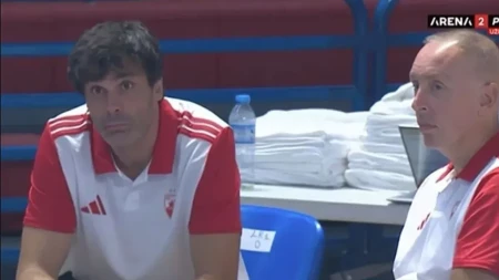 Miloš Teodosić uslikan u jeku afere sa bivšom! Evo gde se nalazi, ne ispušta telefon iz ruku (FOTO)