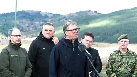 Srbija će imati digitalnu armiju: Predsednik Aleksandar Vučić prisustvovao vojnoj vežbi održanoj na privremenom poligonu Pešter