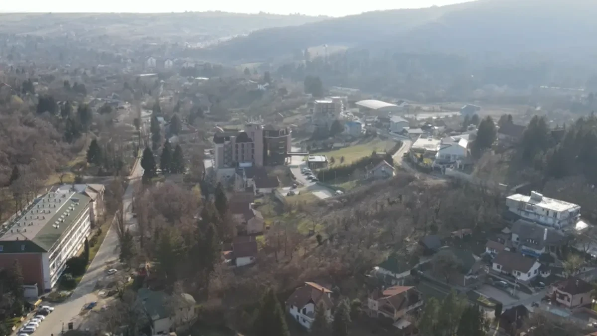 Banja na Fruškoj gori idealna za vikend: Noćenje već od 15 evra, a nudi termalne bazene, manastire i vinarije