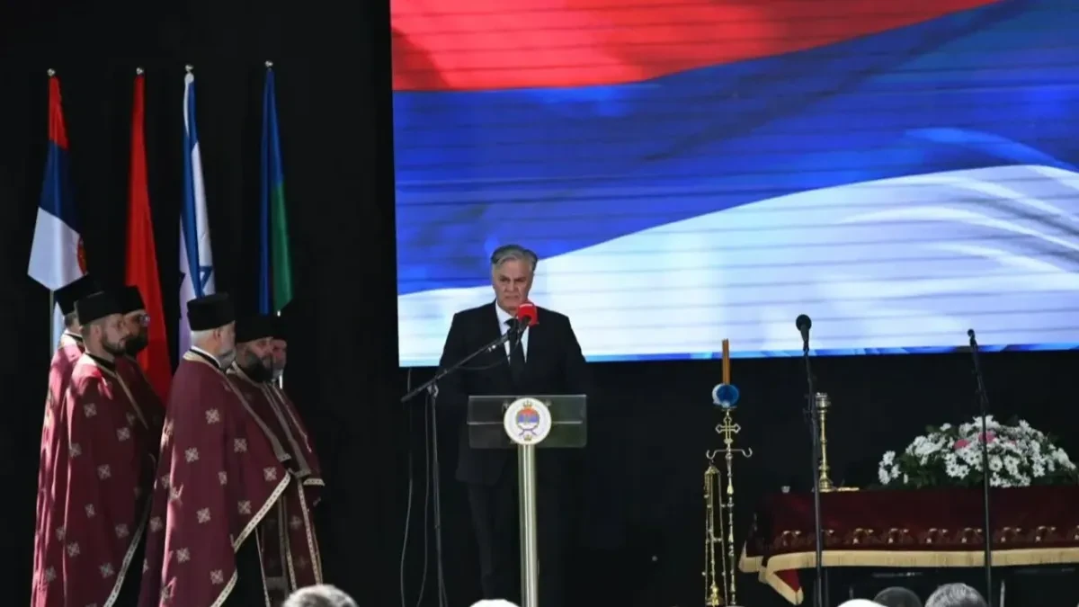 Karan: Srpska trobojka je znak našeg istorijskog trajanja