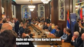 10 minuta panike! Nezapamćeni cirkus blokadera na predaji liste (VIDEO)