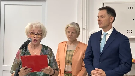 "U 5 ujutru smo sve proknjižili, novac je svima na raspolaganju" Siniša Mali zapevao sa najstarijim građanima u Klubu na Banjici (VIDEO)