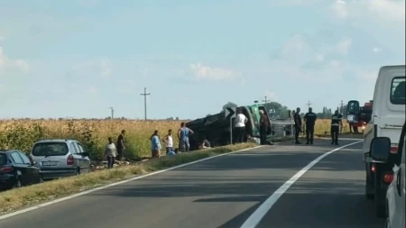 Teška saobraćajka kod Besnog Foka: U sudaru učestovali kamion i cisterna