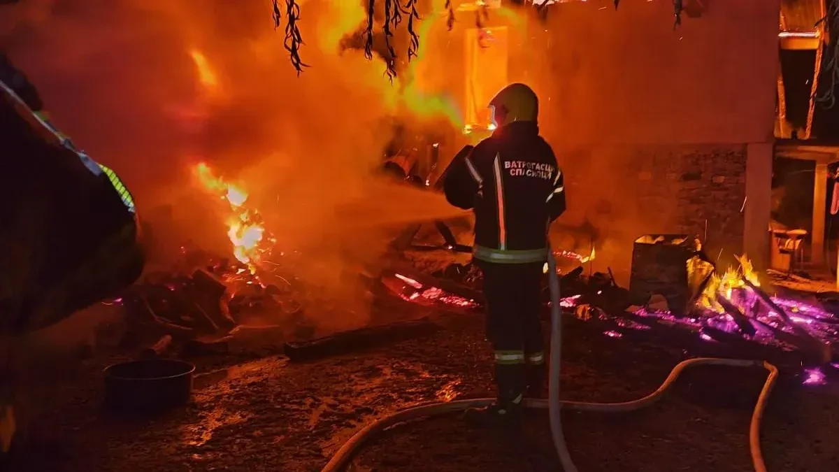 Požar buknuo u staračkom domu: Dve osobe teško povređene, jedna na respiratoru