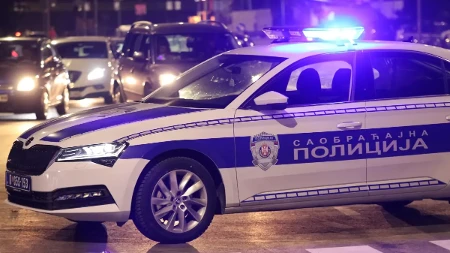 Dramatično spasavanje u Loznici: Audi visi s litice visoke 15 metara (VIDEO)