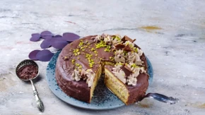 Nugat torta kojoj je teško odoleti - čokolada, lešnici i bogati krem prave desert iz snova 