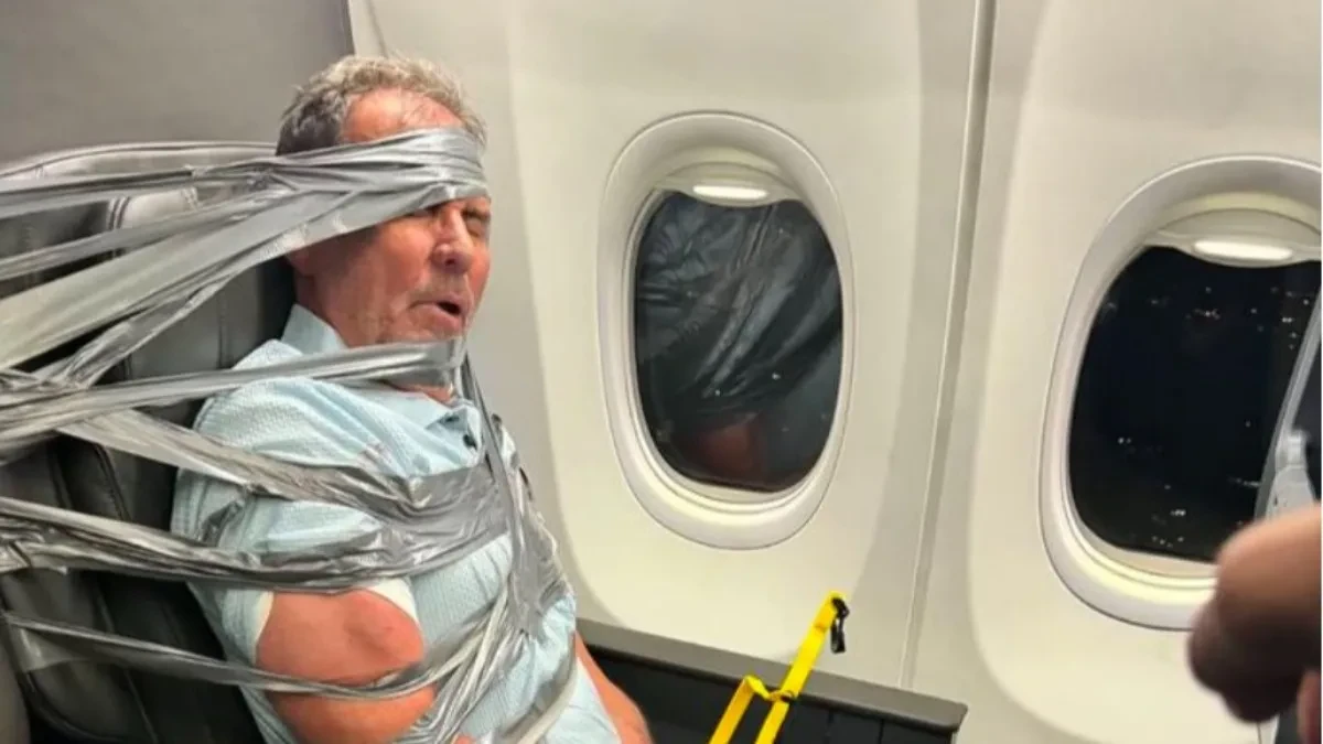 Podivljalog putnika zalepili selotejp trakom za sedište aviona: Pijan sve redom napadao i vređao (FOTO)