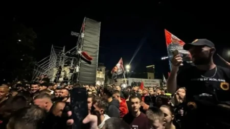 Šiptarski divljaci demolirali zgradu Euleksa, policija im još pomagala, a EU ćuti ko zalivena!
