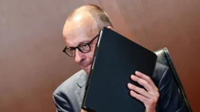 Teški dani za Merca, Bundestag na staklenim nogama