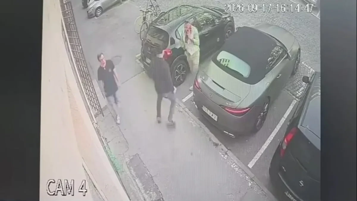 Uznemirujuć snimak!: Čekao ga da izađe iz auta, pa mu zario nož u stomak zbog sata (VIDEO)