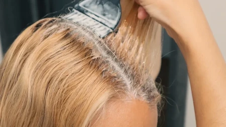 Ova boja kose posebno lepo stoji ženama svetlog tena: Lice izgleda mlađe, a kosa mnogo bujnije