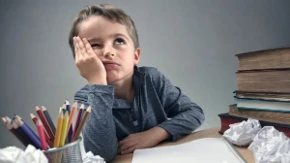 Ni vaše dete ne radi domaći bez svađe? Ovaj psihološki trik rešava problem