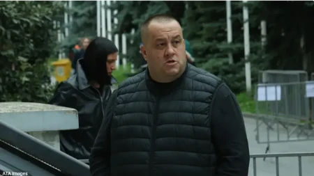 Dino Bešlić objavio neviđene fotografije Halida Bešlića: Ovako je pevač uživao sa unucima (FOTO)